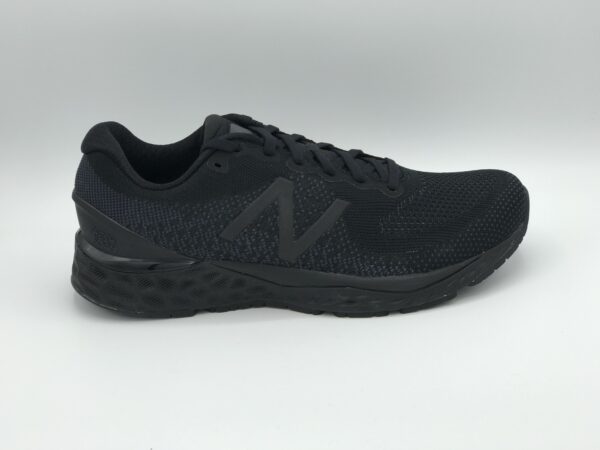 880v10 - Black/Black