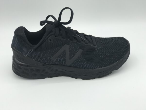 880v10 - Black/Black